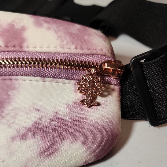 Oak And REED Traverse Belt Bag Like New Inside And Out - Picture 2 of 7